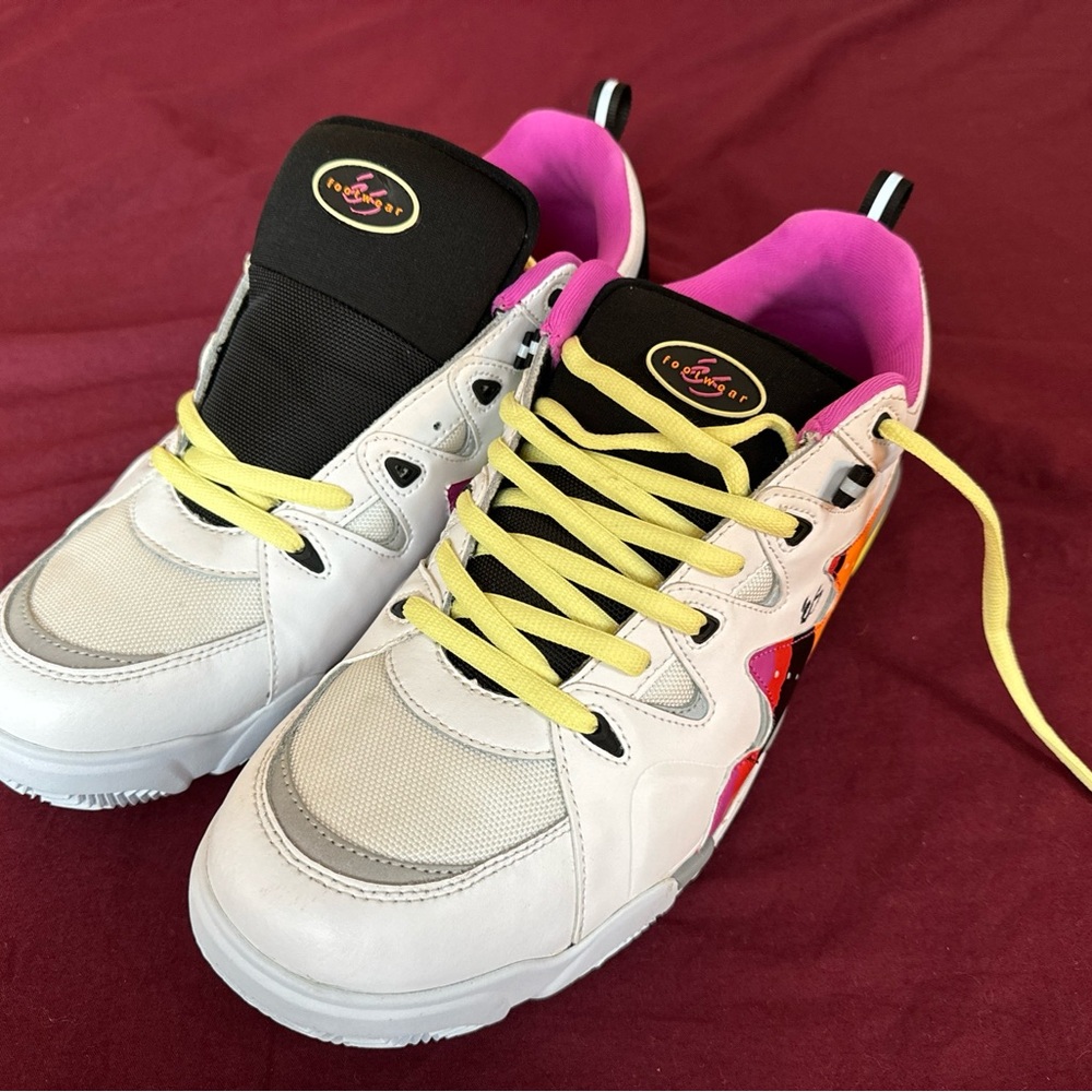 ES Skate Boarding Sneakers with Yellow Laces